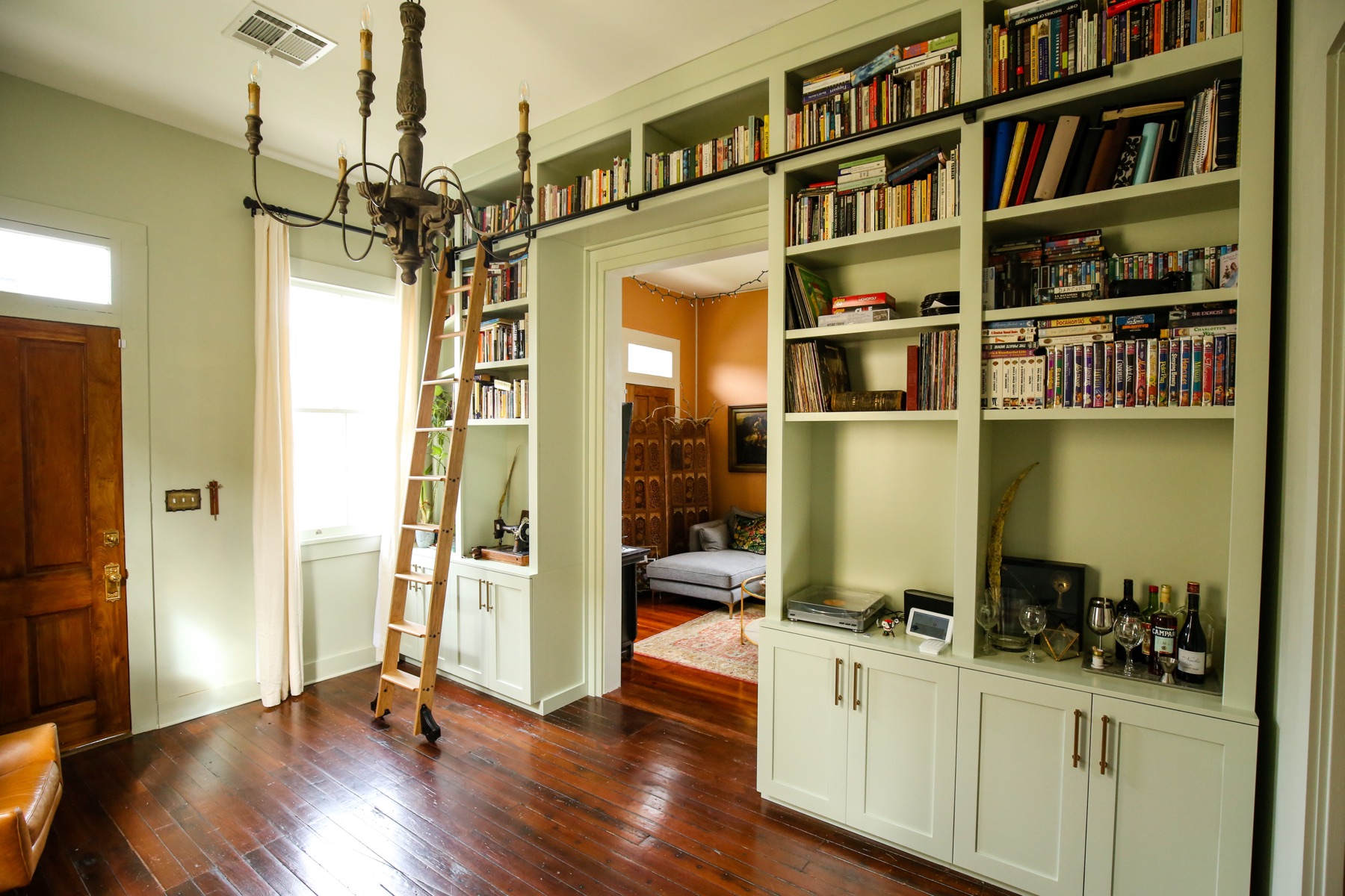 Built-in library with rolling ladder