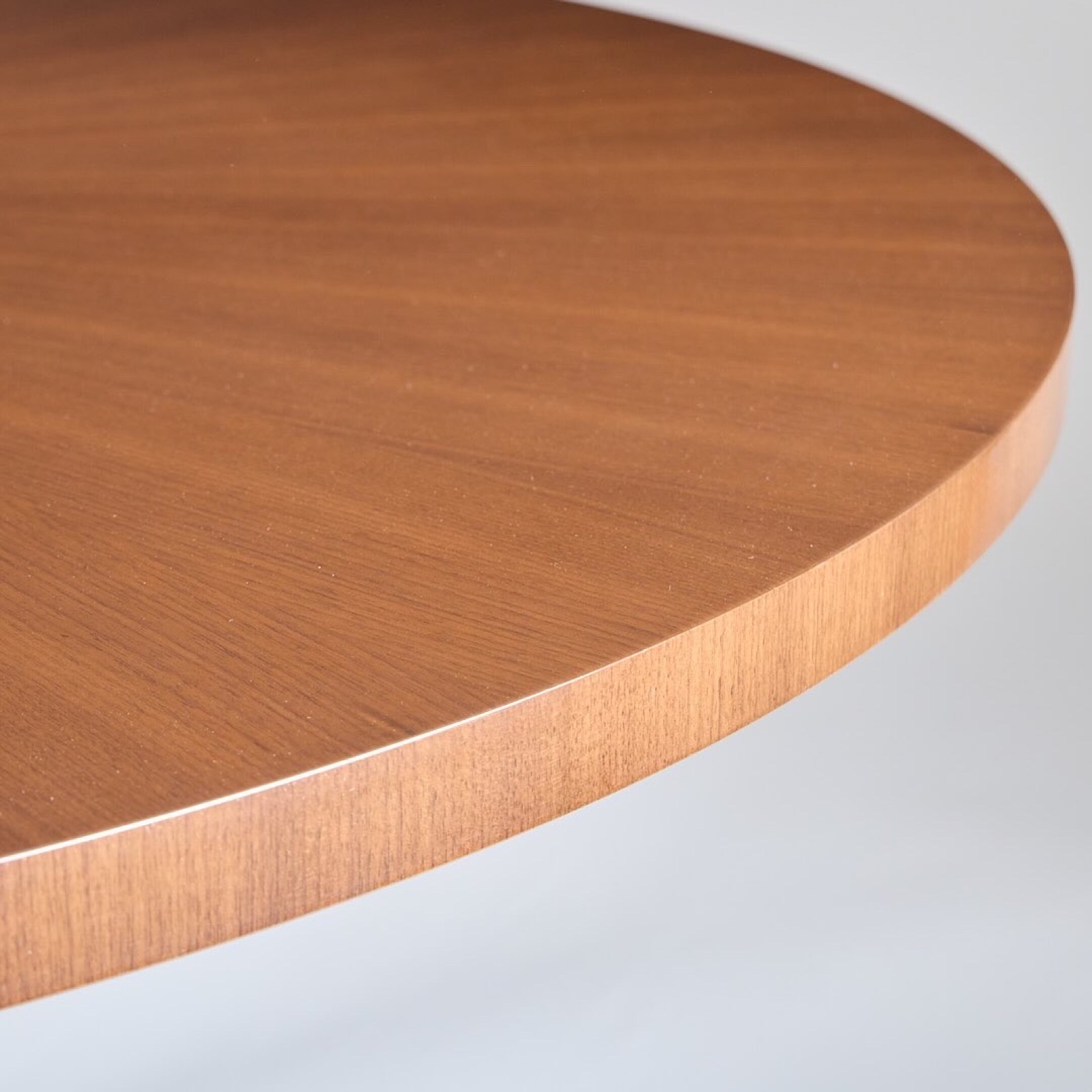 Edge of the round sunburst veneer top