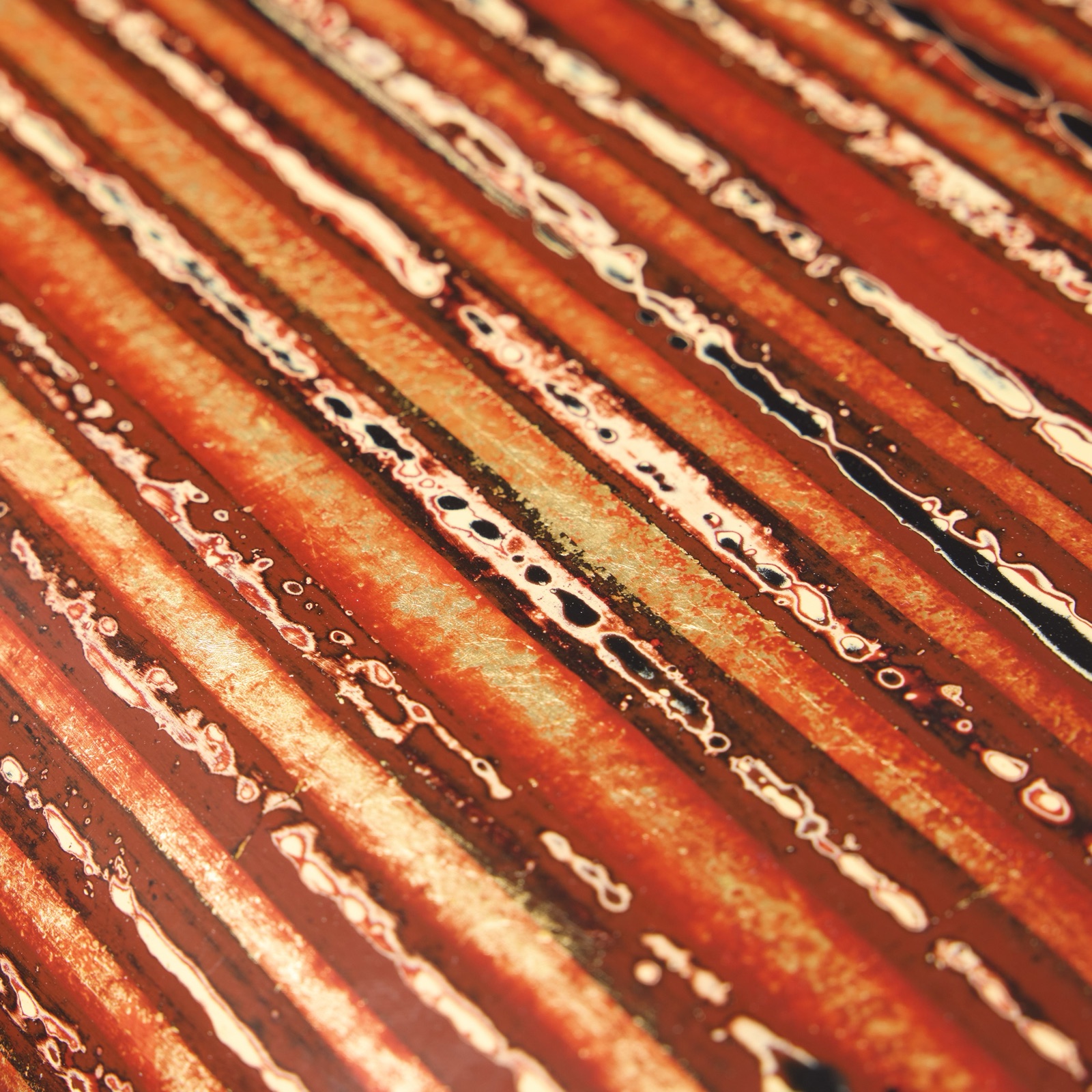 Close view of the striped lacquer and gold leaf surface
