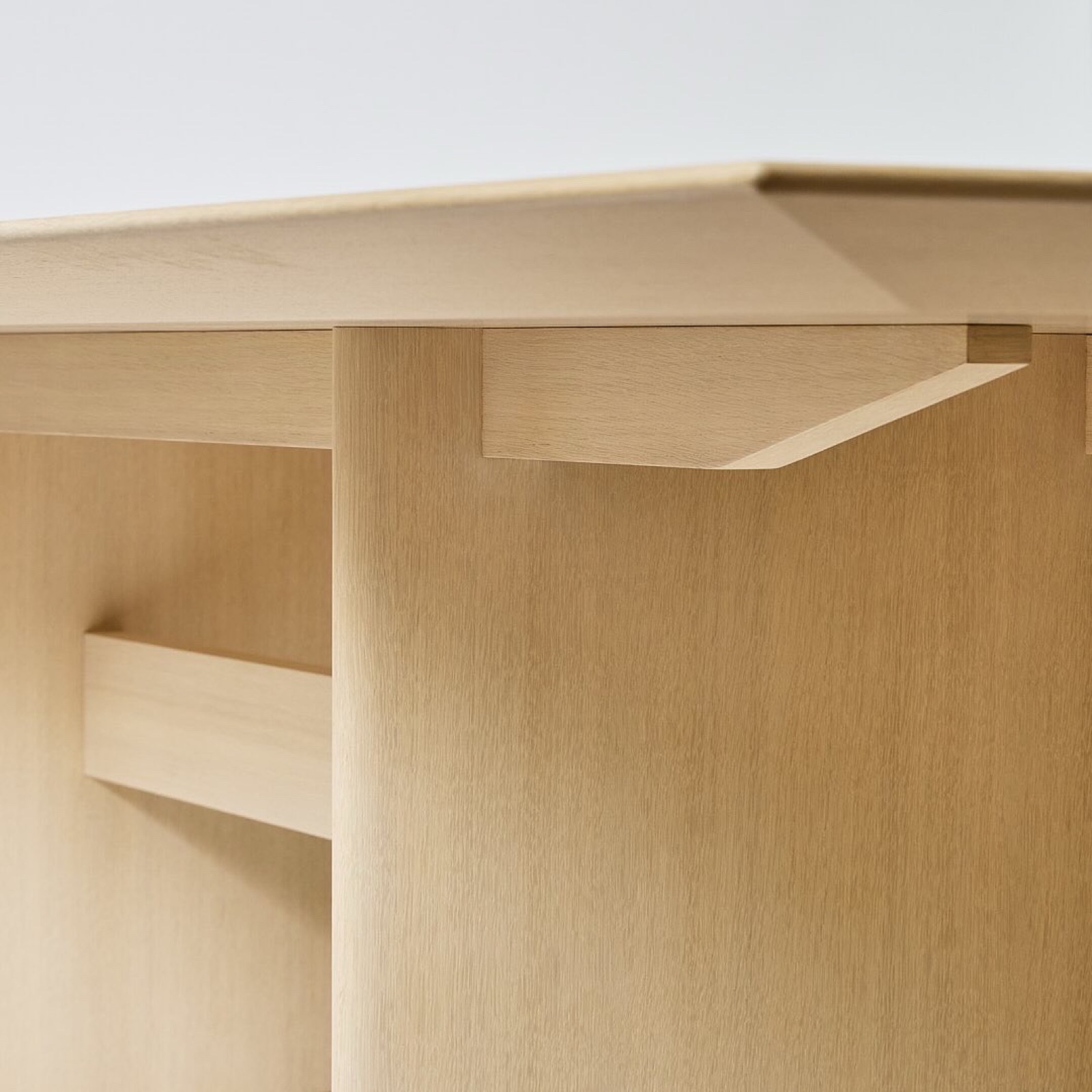 Apron and leg joint under the conference table